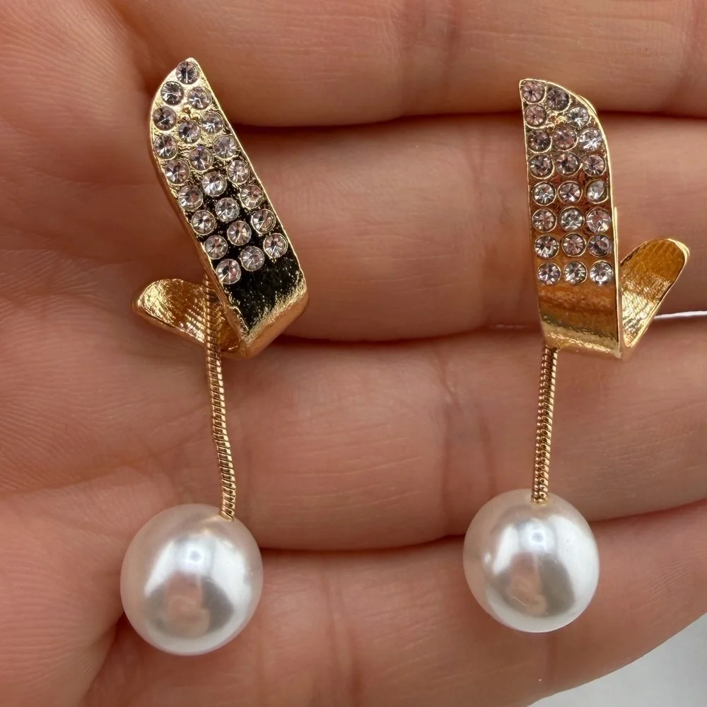 Elegant Gold and Pearl Drop Earrings